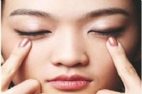 眼部脂肪粒的成因及消除方法