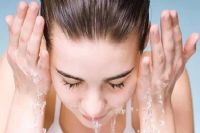 这样洗脸从此远离细纹干扰