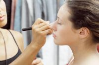 女孩适合学习美容还是化妆比较好