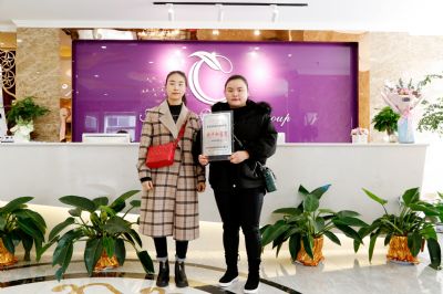 美容师姐妹看中香蕉黄色软件免费APP优势 顺利签约香蕉视频网页版