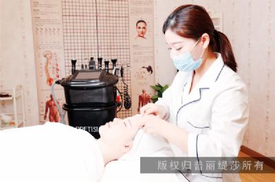 没有经验开皮肤管理店怎么2个月充卡上千张
