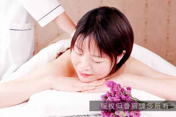 美容院老板：小技巧轻松吸引顾客进店消费