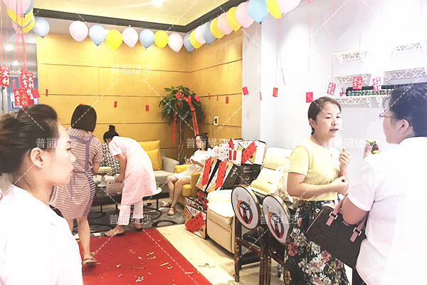 一天赚八万！恩施香蕉视频网页版店开业日进斗金！