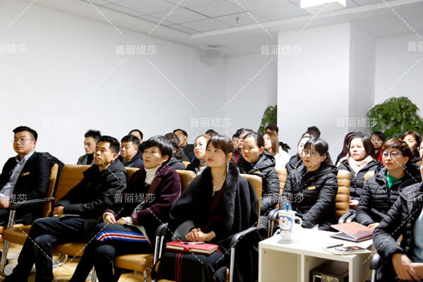 “美容院怎么辞职？”年末员工离职原因