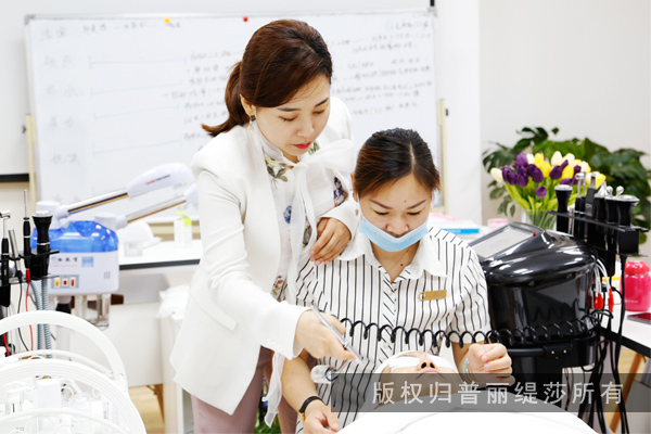当顾客生日当天，皮肤管理店送什么比较贴心