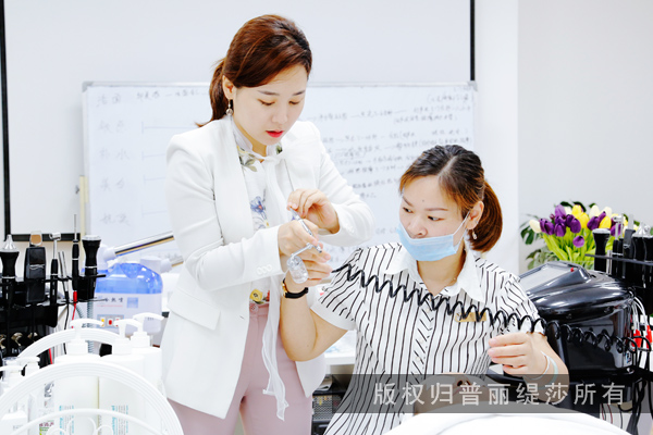 美容师推崇店长、塑造顾问、介绍经理的那些精彩话术