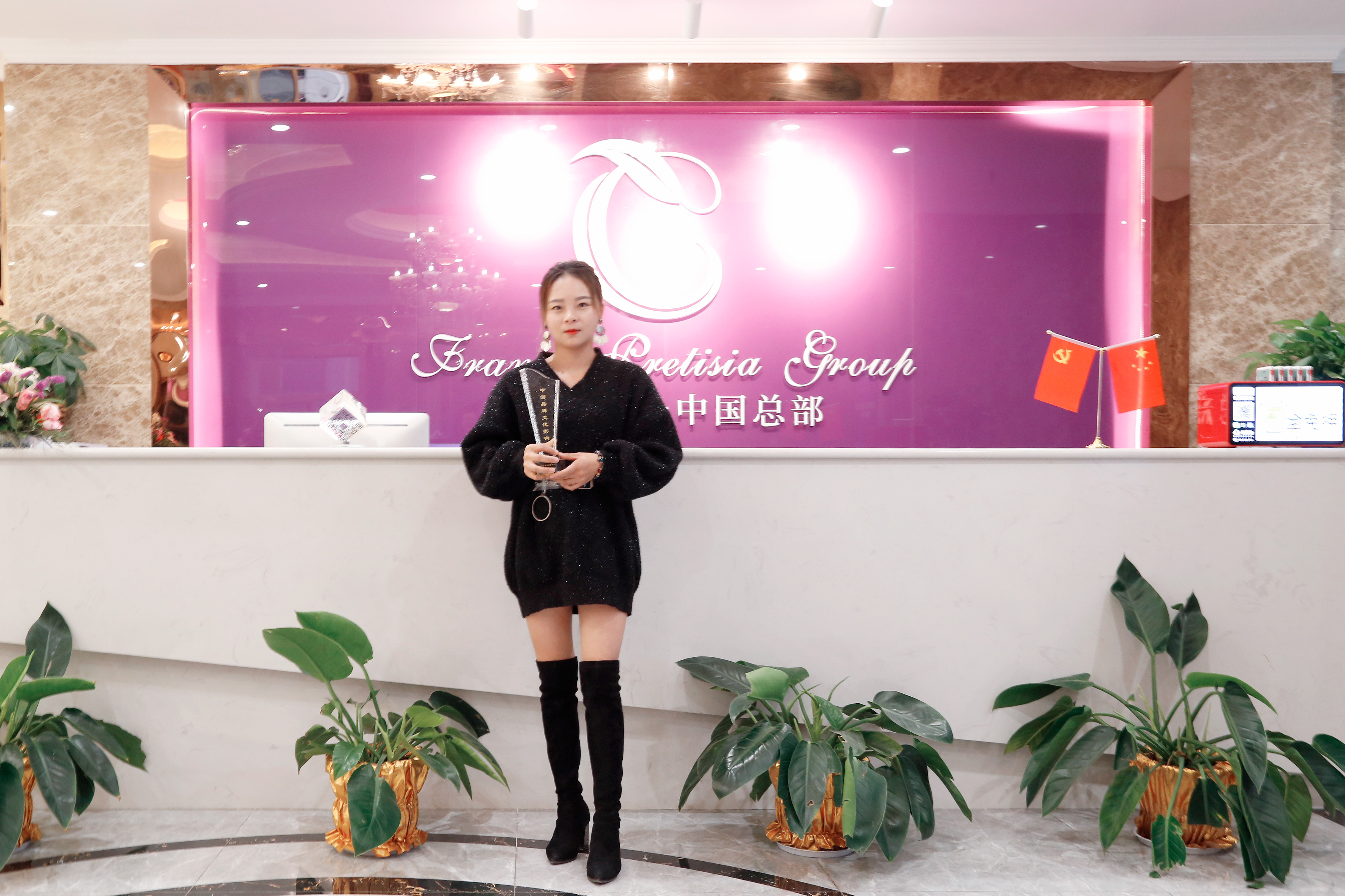 广州纹绣小姐姐签约香蕉视频网页版，看中香蕉黄色软件免费APP的特色化