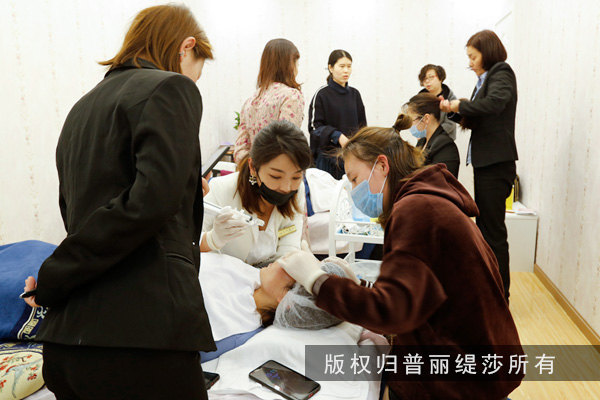 新开的美容店没有客源人气低迷怎么办